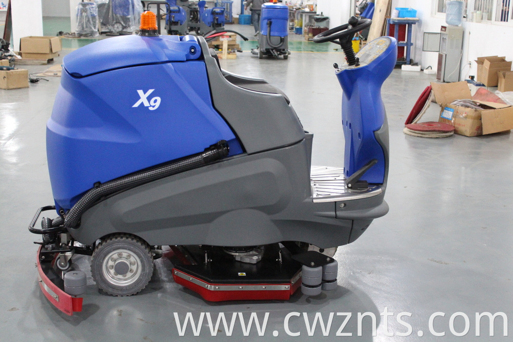 CE approved ride on floor scrubber drier for waiting hall